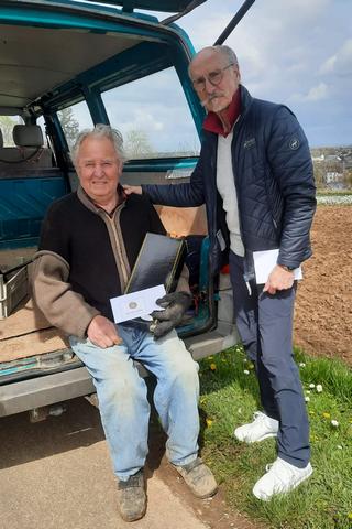 Dieter gratuliert Günter